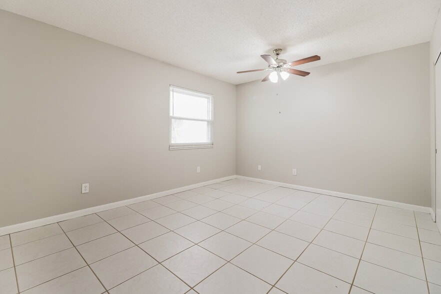 Building Photo - 7640 Woodbridge Blvd