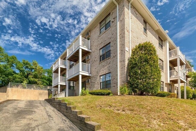 Building Photo - 26 Kenmar Dr