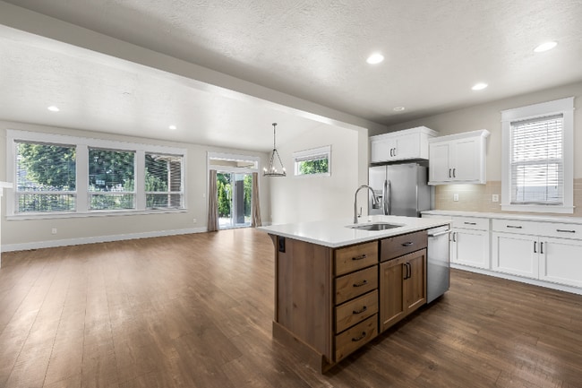 Building Photo - 165 E Cool Pond Dr