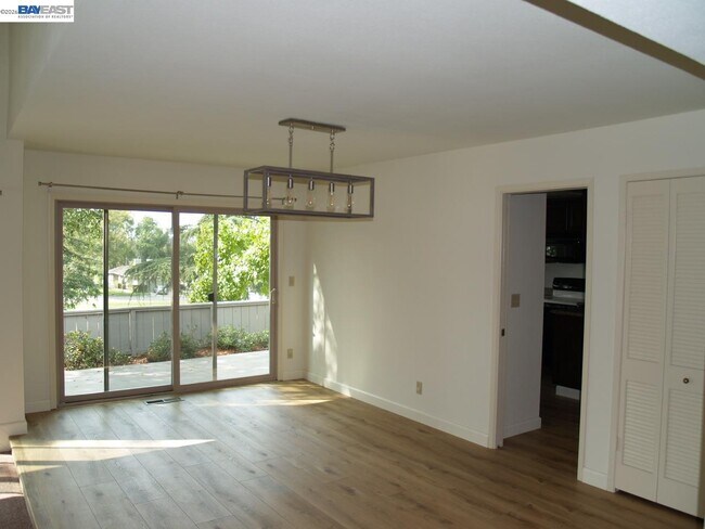 Building Photo - 703 Paradise Valley Ct