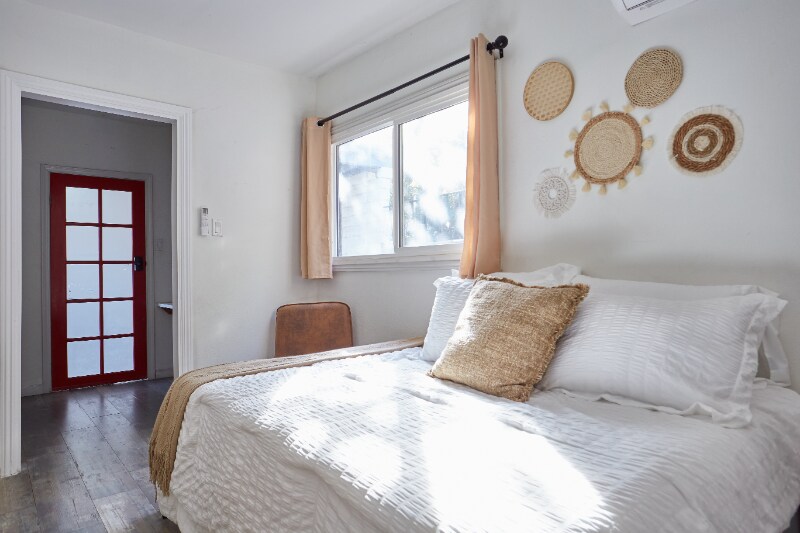 Building Photo - 1053 N Eastman Ave