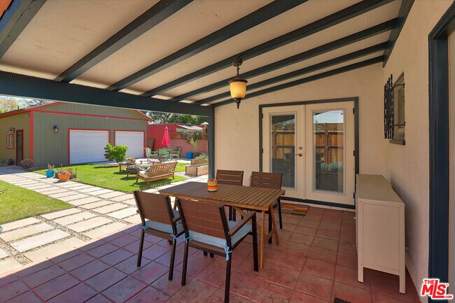 Building Photo - 752 N Las Palmas Ave