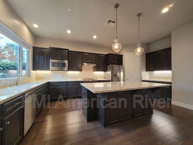 Building Photo - 8099 Traditions Ct