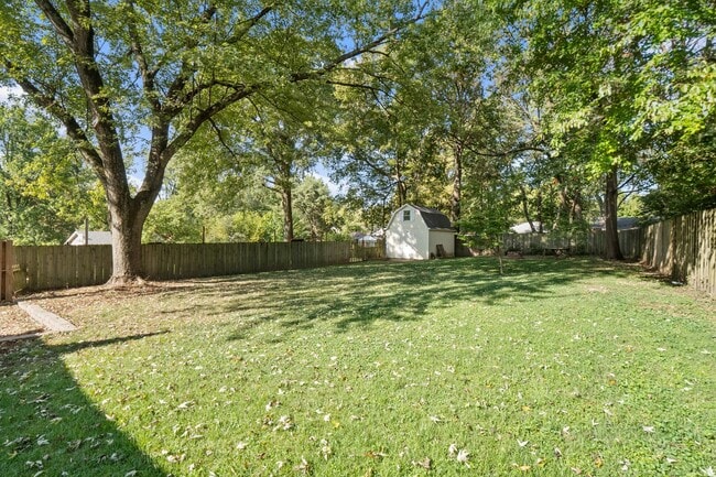 Building Photo - Webster Wonder w/ Floors Galore!