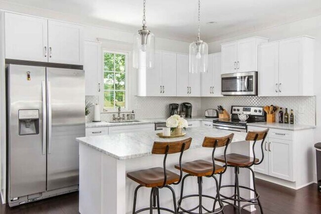 Building Photo - East Nashville 3 Bedroom 2.5 Bath!