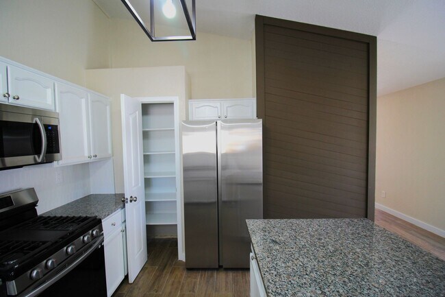 Building Photo - Beautiful Northeast Home -Utilities are a ...