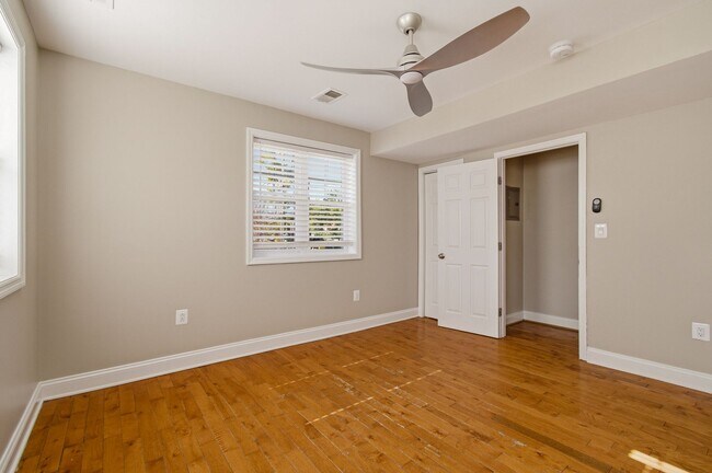 Building Photo - 3878 9th St SE