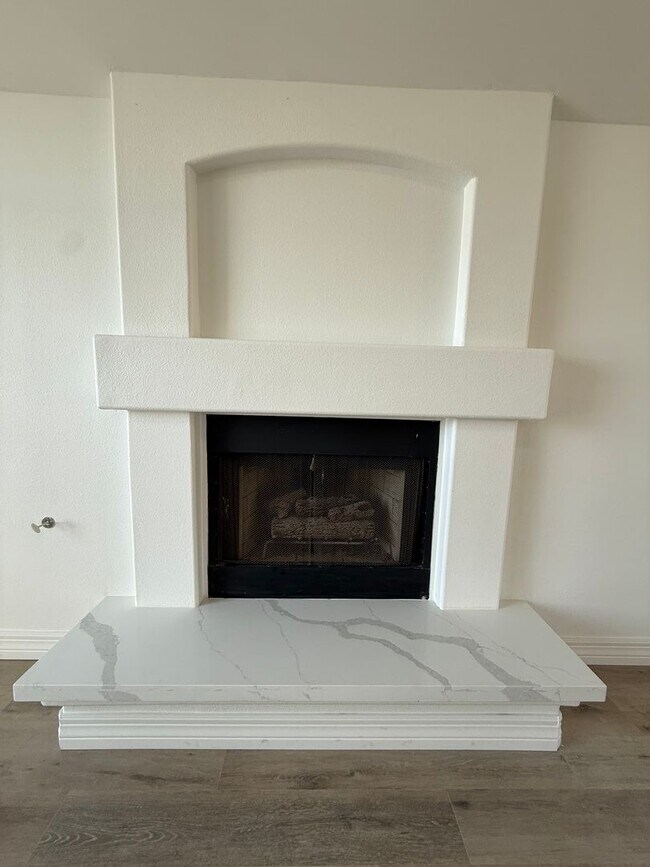 Building Photo - 4 BEDROOM IN RANCHO SERENO - FRESHLY REMODELED