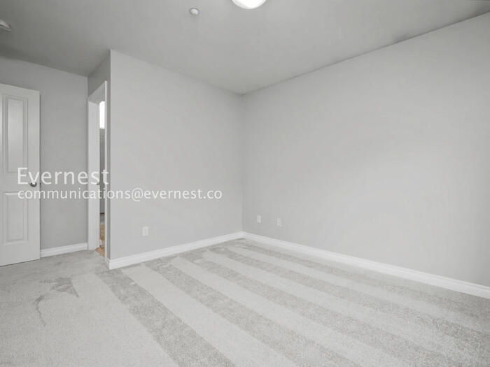 Building Photo - 1698 25th Pl NE