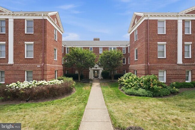 Building Photo - 906 S Washington St