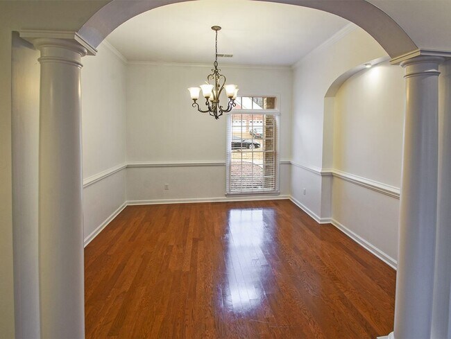 Building Photo - GORGEOUS 4 bed, 3.5 bath home near Macon a...