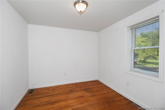 Building Photo - 690 Plainville Ave