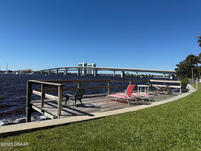 Building Photo - 405 N Halifax Ave