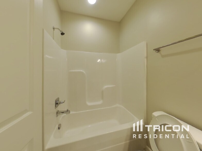 Building Photo - 133 Hickory Station Ln