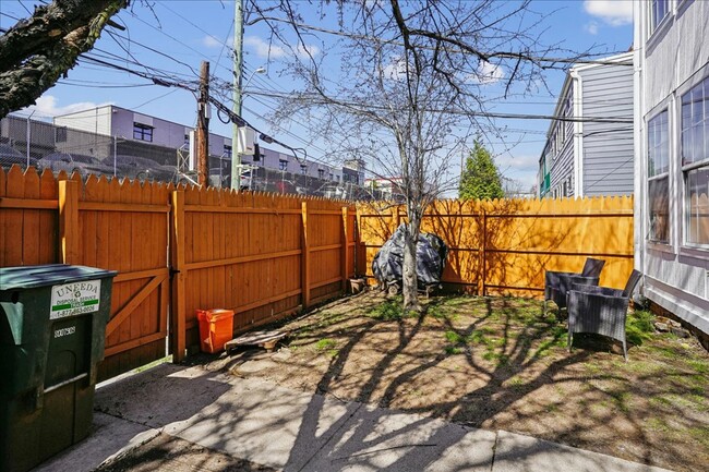 Building Photo - 3944 7th St NE