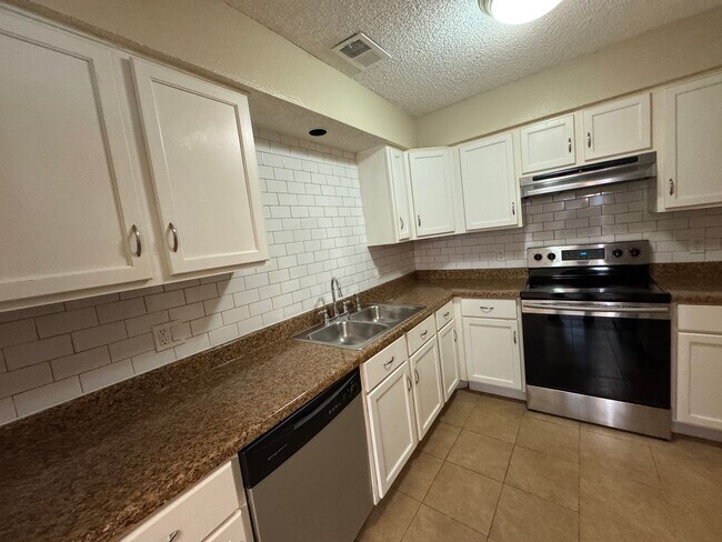 Building Photo - 10138 Inridge