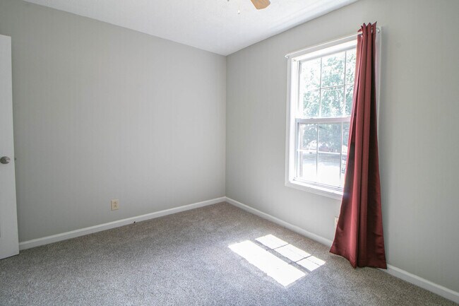Building Photo - 1325 Meredith Way