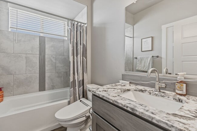 Building Photo - Pristine Four Bedroom 2 Bath home in Mesa Village
