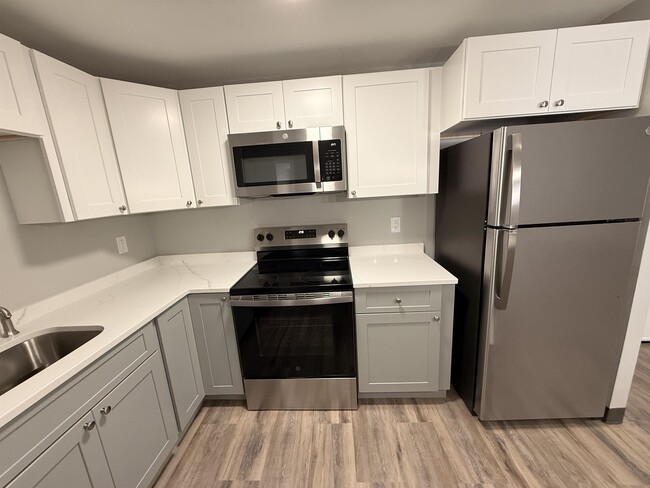 Building Photo - 95 Powers St