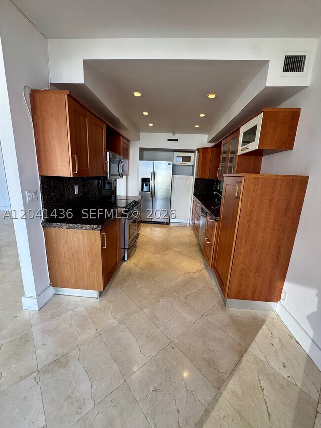Building Photo - 19500 Turnberry Way