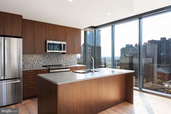 Building Photo - 210 S 12th St