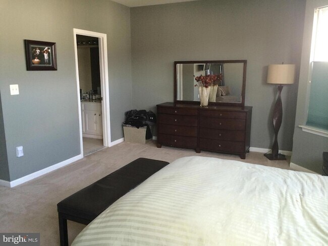 Building Photo - 6805 Oregano Ln