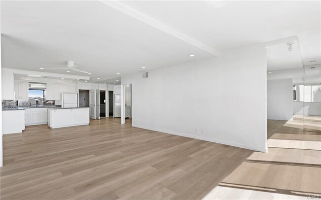 Building Photo - 611 Lido Park Dr