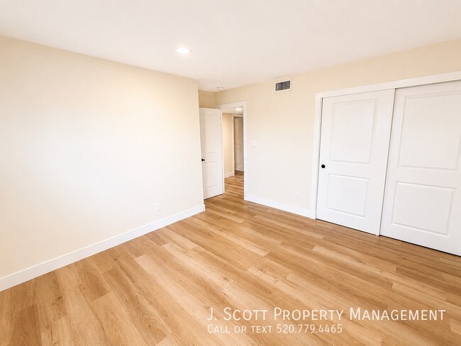 Building Photo - 3459 W Evans Dr