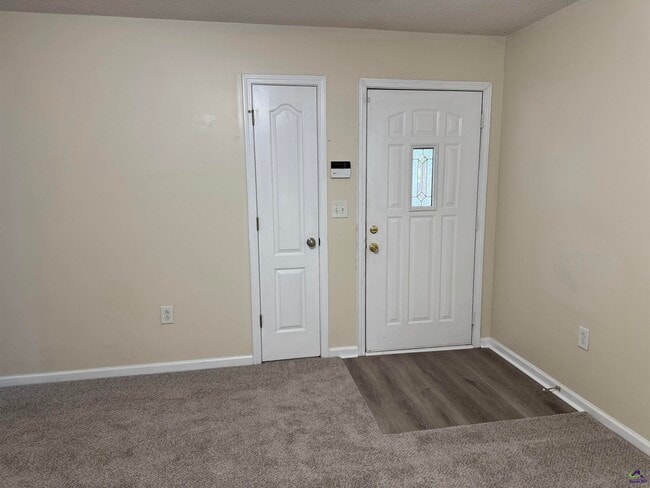 Building Photo - 109 Candy Ln