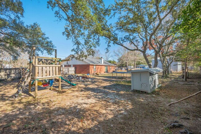 Building Photo - 2702 Beacon Ct