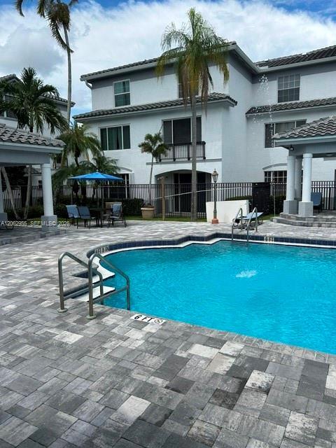 Building Photo - 725 SW 148th Ave