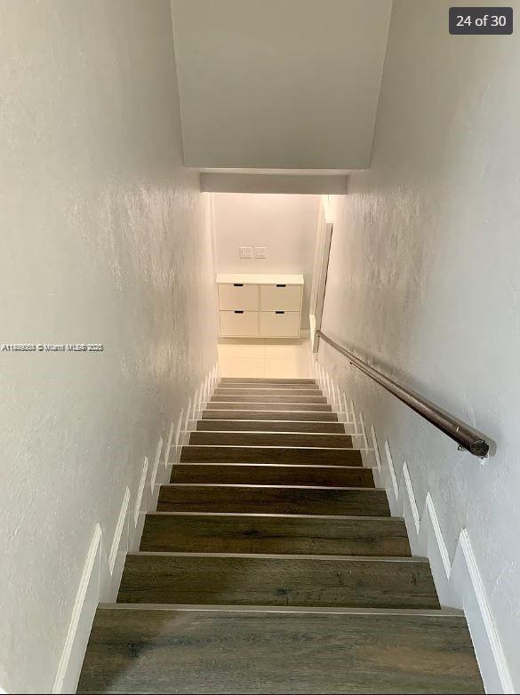 Building Photo - 845 W 79th Pl