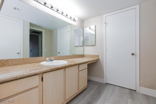 Building Photo - 555 E Silverado Ranch Blvd