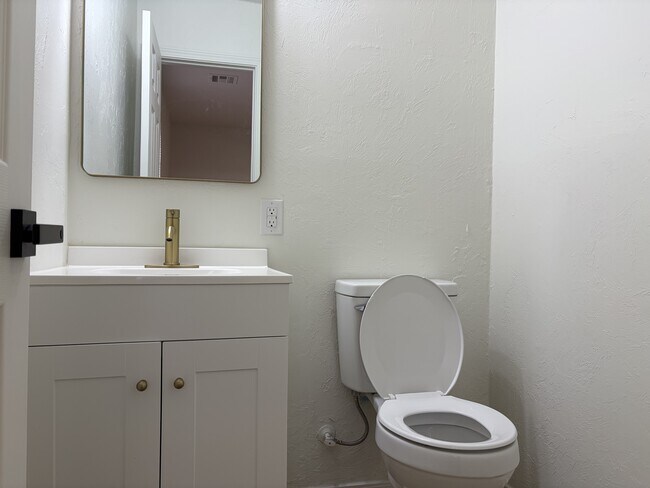 Building Photo - 522 W Highland St