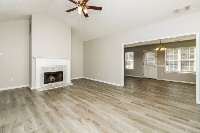 Building Photo - 145 S Barbara Ln