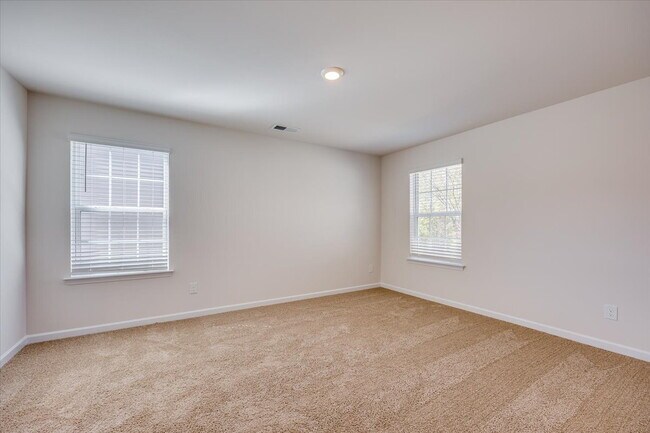 Building Photo - 587 King Clover Ln