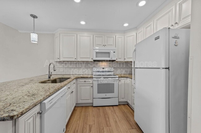 Building Photo - 305 Resort Dr