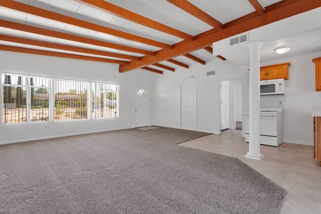 Building Photo - ADORABLE 1 BEDROOM 1 BATH IN HESPERIA