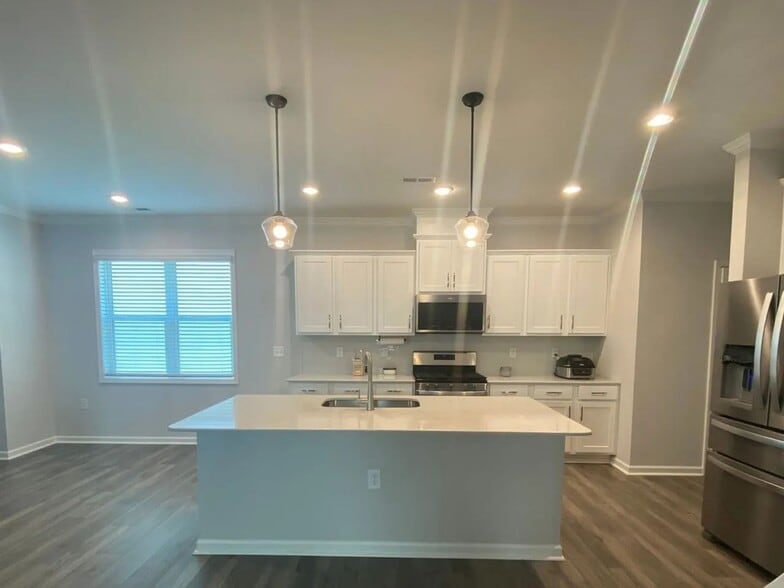 Building Photo - 1204 Jasmine View Wy.