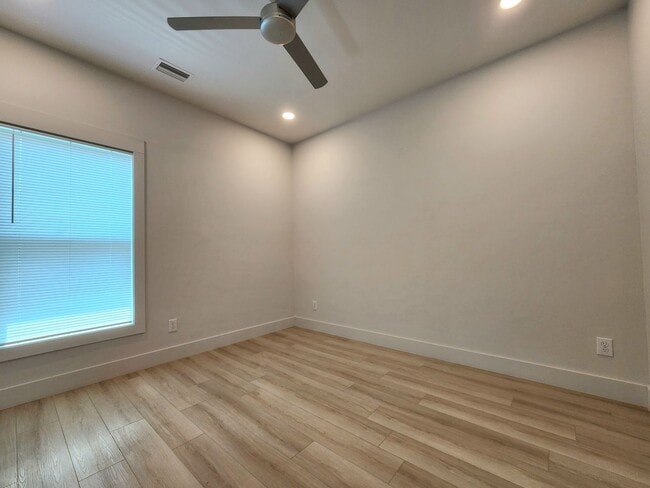 Building Photo - Gulf Shores 3/2.5 cottage