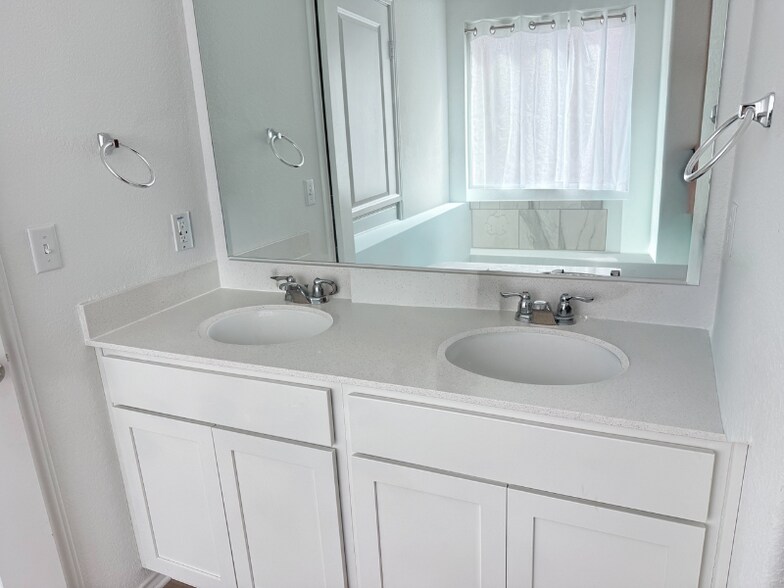 Building Photo - 404 Golden Grove Pkwy