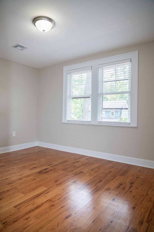 Building Photo - 736 Haxtun Ave