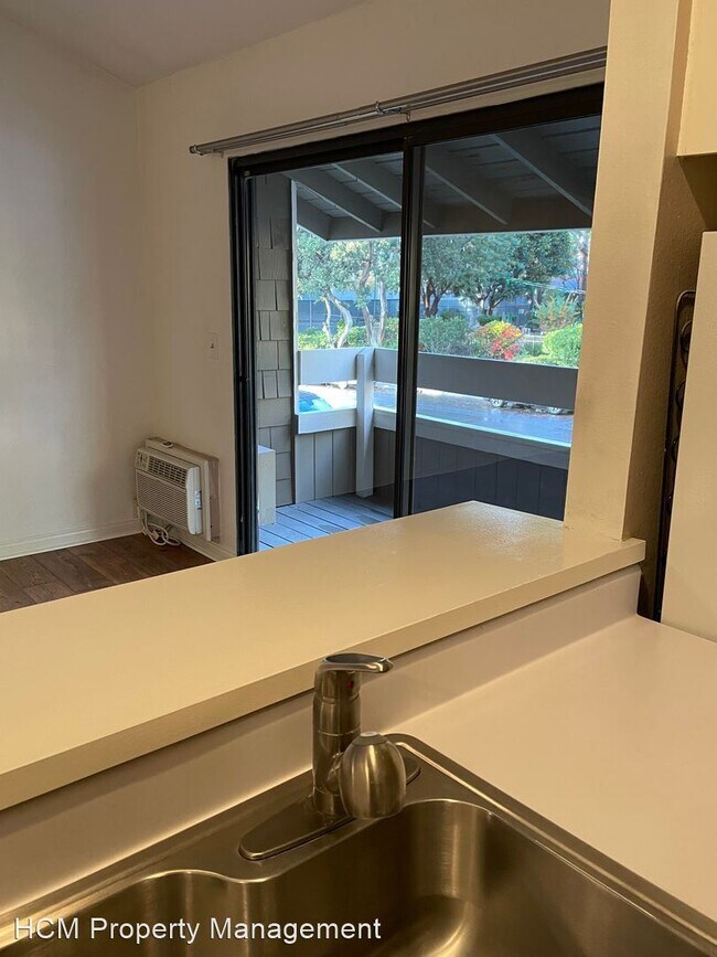 Building Photo - Studio, 1 bath House - 18 Streamwood