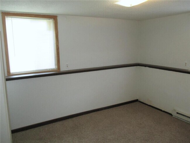 Building Photo - 188 Lakeview Dr