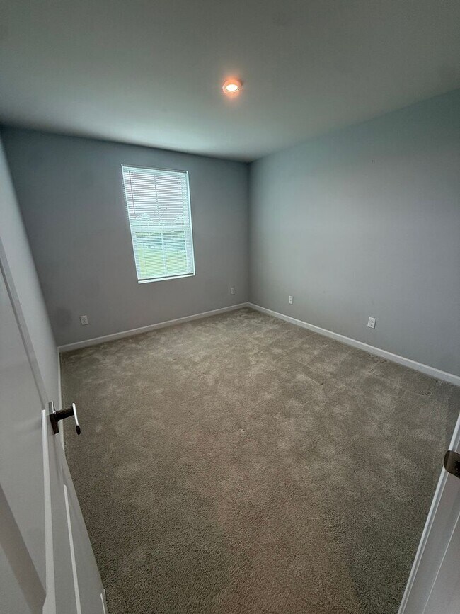 Building Photo - Like-New 4BR Home in Christiana | Open Floor Plan + Large Backyard!