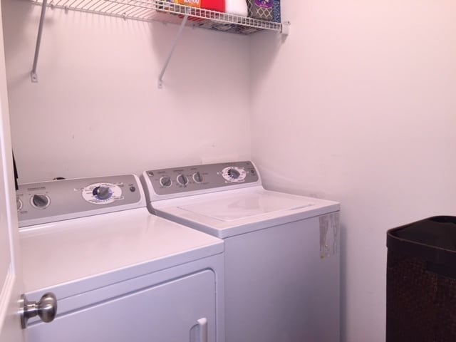 Building Photo - Park South Station Townhome - End Unit COM...
