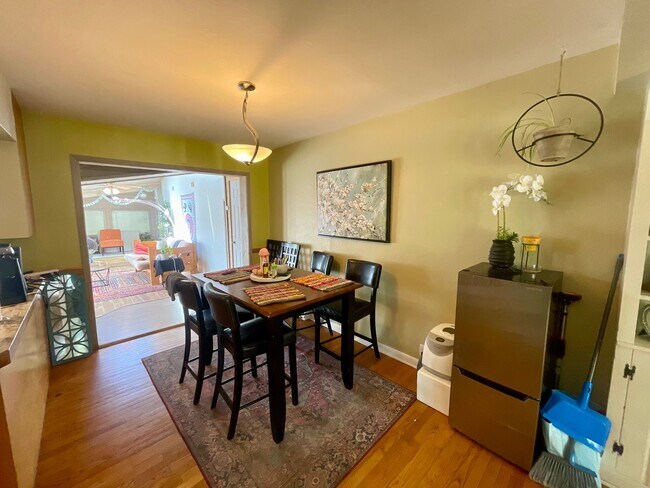Building Photo - Expansive 5-bedroom, 2.5-bath home with incredible mountain views!