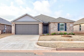 Building Photo - 10508 SW 41st Pl