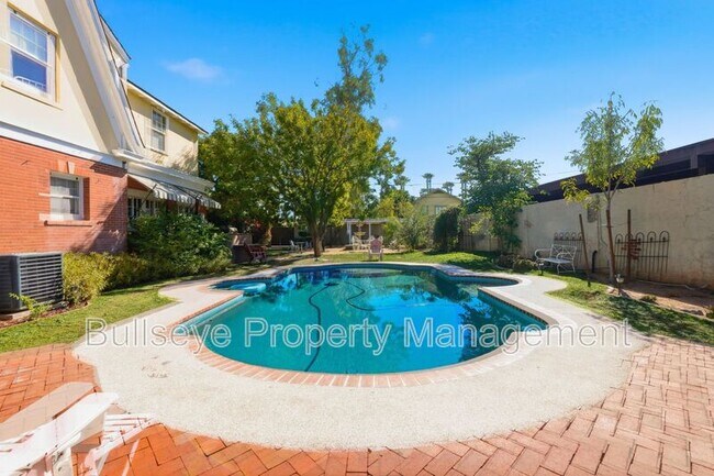 Building Photo - 525 W Lynwood St