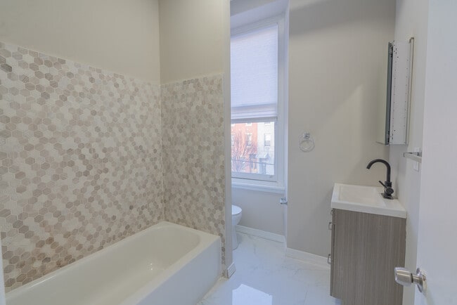 Building Photo - 1514 W Girard Ave